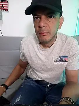 Snapshot of latinmartin73 chatting on February 23, 3:05 pm latinmartin73 online show from February 23, 3:05 pm