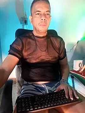 Snapshot of latinmartin73 chatting on January 19, 12:49 am latinmartin73 online show from January 19, 12:49 am