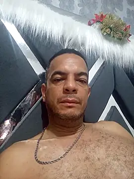 Snapshot of latinmartin73 chatting on January 4, 4:22 pm latinmartin73 online show from January 4, 4:22 pm