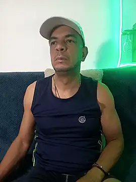 Snapshot of latinmartin73 chatting on March 15, 2:35 am latinmartin73 online show from March 15, 2:35 am