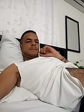 Snapshot of latinmartin73 chatting on January 17, 3:23 am latinmartin73 online show from January 17, 3:23 am