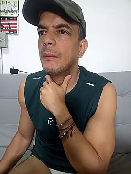 Snapshot of latinmartin73 chatting on February 15, 11:50 am latinmartin73 online show from February 15, 11:50 am
