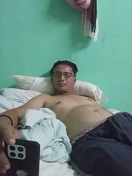 Andresguz35 online show from December 22, 4:20 am