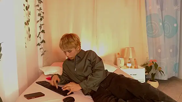 Tommyfoxboy online show from December 28, 10:34 pm