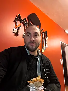 Snapshot of NewyorkDimi chatting on December 17, 5:04 pm NewyorkDimi online show from December 17, 5:04 pm