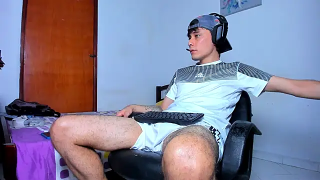 Huge latin cock online show from January 21, 9:15 pm