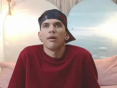 tylor boy online show from December 14, 4:08 am