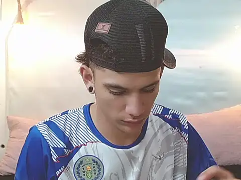 tylor boy online show from December 15, 4:09 am