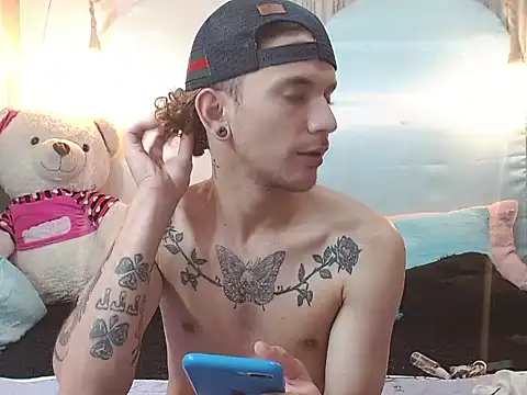 tylor boy online show from November 25, 7:49 pm