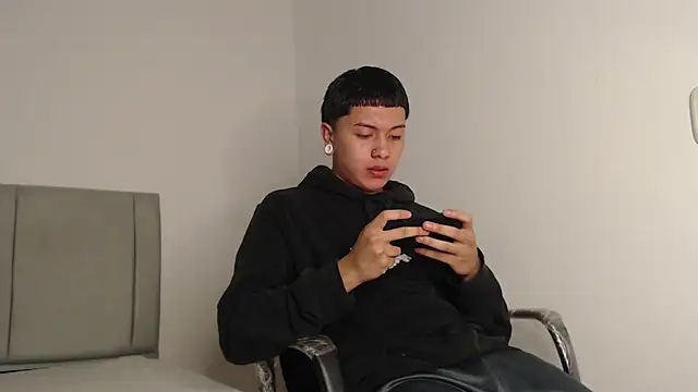 alex-lover online show from April 15, 3:50 am