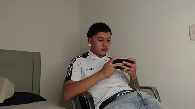 alex-lover online show from April 11, 6:31 am