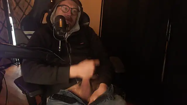 chicostick413 online show from April 3, 1:19 pm