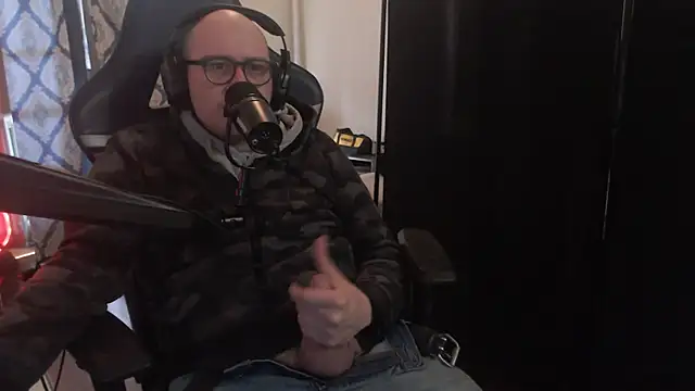 chicostick413 online show from March 25, 2:43 pm