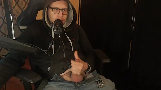 chicostick413 online show from April 6, 11:44 am