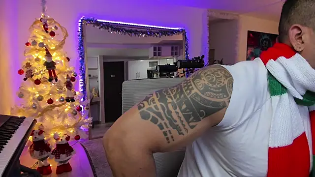 aaroncolombia online show from December 7, 9:17 am