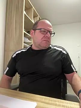 coupleLatinaLovers online show from February 3, 6:22 am