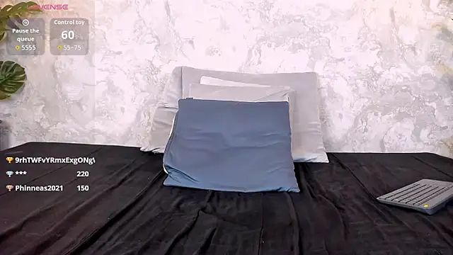 Snapshot of Regan__ chatting on October 19, 4:28 am Regan online show from October 19, 4:28 am