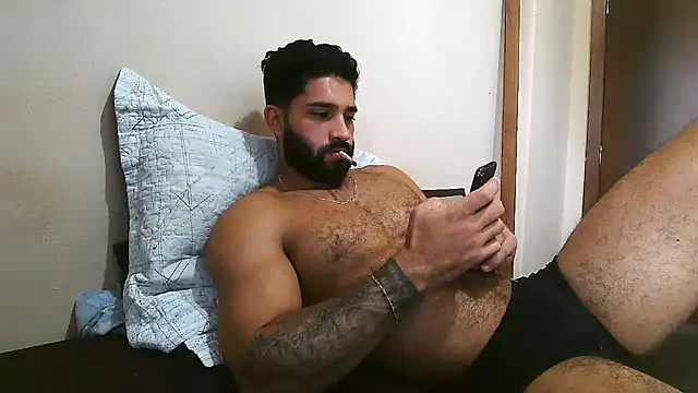 Snapshot of macho_fit chatting on February 14, 2:44 pm macho fit online show from February 14, 2:44 pm
