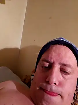 Snapshot of HeteroHotGuy1 chatting on March 11, 12:00 am HeteroHotGuy1 online show from March 11, 12:00 am
