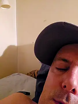 Snapshot of HeteroHotGuy1 chatting on December 16, 1:42 am HeteroHotGuy1 online show from December 16, 1:42 am