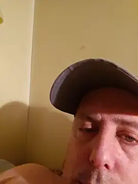 Snapshot of HeteroHotGuy1 chatting on March 13, 10:54 pm HeteroHotGuy1 online show from March 13, 10:54 pm