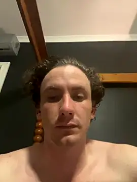 bradleyjamesmc online show from December 5, 9:33 pm