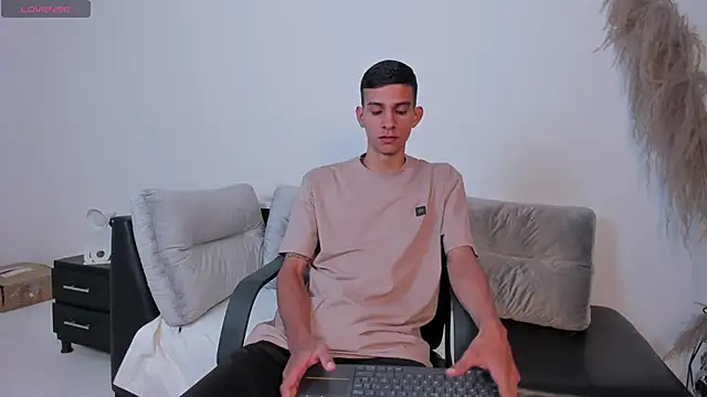 Aaron Scoot online show from January 9, 11:04 am