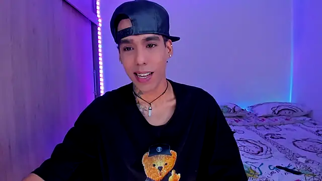 aldrinwhite online show from January 13, 6:12 pm