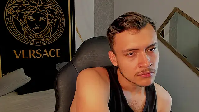 Desmon Clark online show from December 18, 9:18 pm