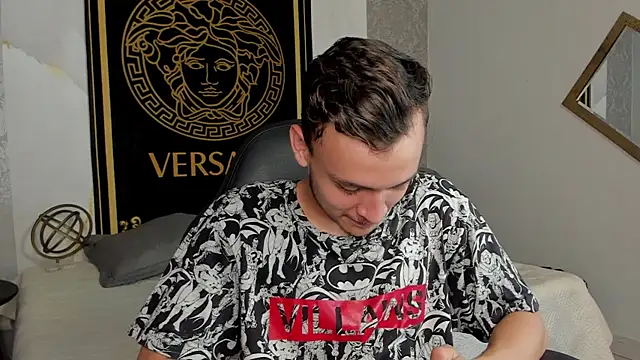 Desmon Clark online show from December 11, 9:00 pm