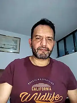 Snapshot of RogueTraveler chatting on February 14, 1:34 am RogueTraveler online show from February 14, 1:34 am