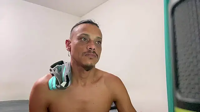 villanocat online show from December 15, 5:23 am