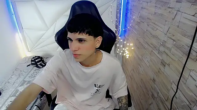 Brayan lopezz online show from December 3, 2:27 pm