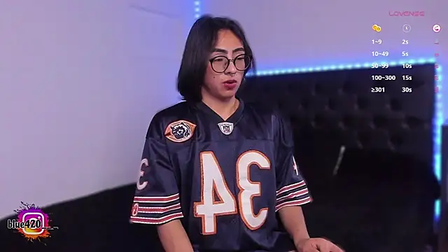 Skyler  blue4 online show from March 3, 4:56 am