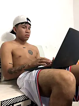 logannth online show from November 4, 7:37 pm