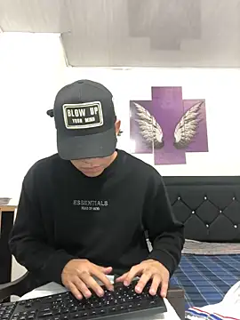 logannth online show from April 8, 4:35 am