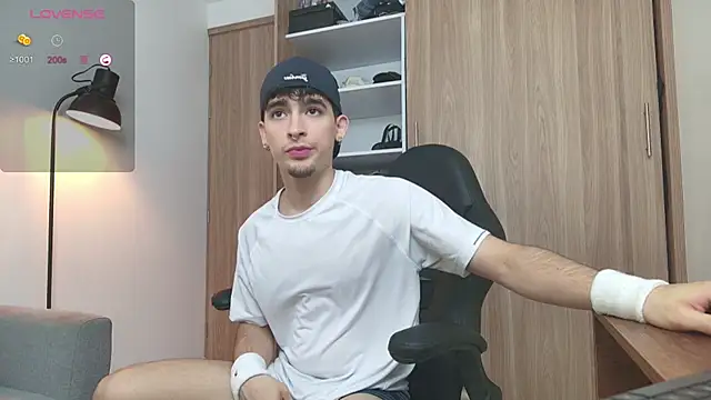 Snapshot of zenn_rush1 chatting on February 15, 2:33 pm zenn rush1 online show from February 15, 2:33 pm