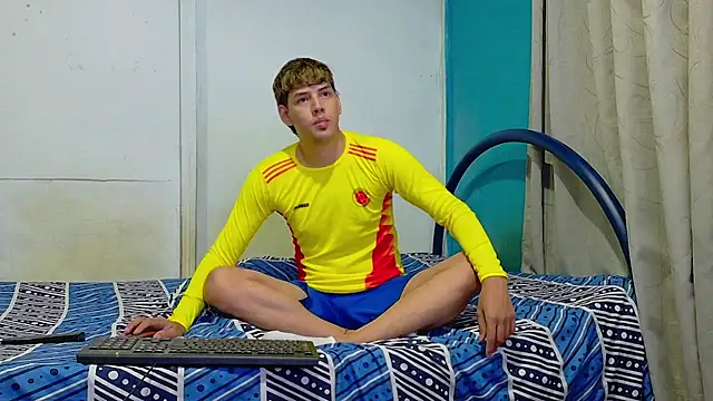 zackmontieel online show from February 10, 8:52 am