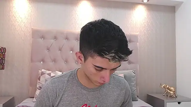 Snapshot of MrWilliseo chatting on December 5, 7:51 pm MrWilliseo online show from December 5, 7:51 pm