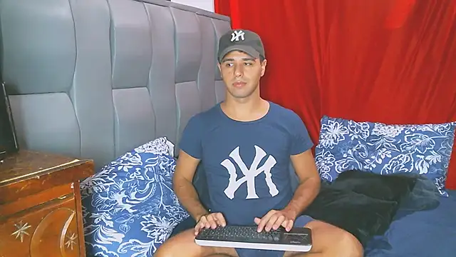 beautiful james online show from December 4, 12:19 am