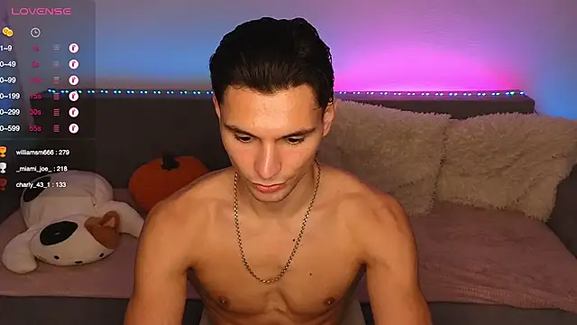 denlover1 online show from November 4, 10:38 am