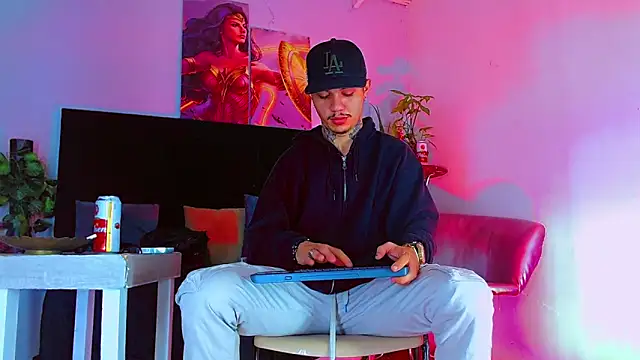 HannibalLester online show from December 18, 4:08 am