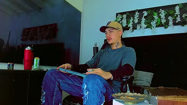 HannibalLester online show from April 9, 3:48 am