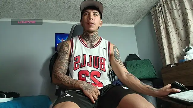 Nickhot0609 online show from April 15, 3:50 am