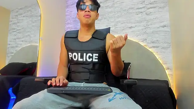 Benjamin More online show from January 4, 2:14 pm