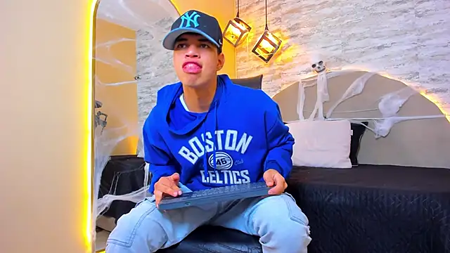 Benjamin More online show from October 23, 10:19 am