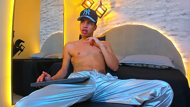 Benjamin More online show from September 18, 11:23 am