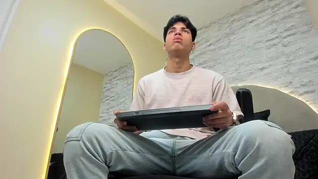 Benjamin More online show from December 24, 9:22 pm