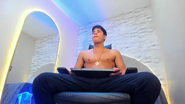 Benjamin More online show from December 28, 2:33 pm