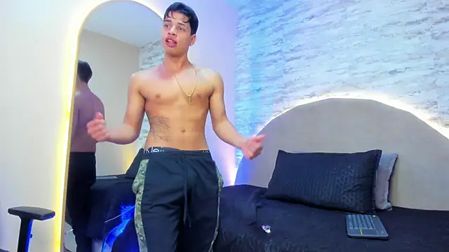 Benjamin More online show from December 18, 2:06 pm